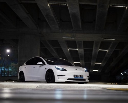 Indonesian Tesla model 3 lowered with a unique charm