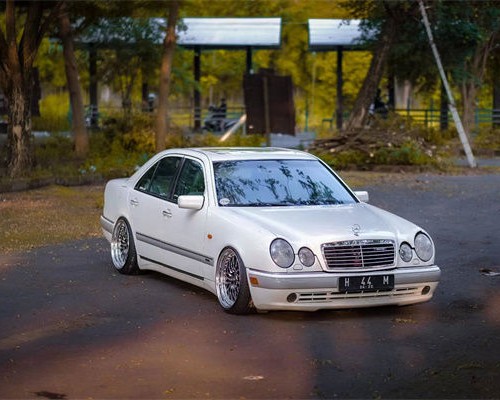 1995 Mercedes-Benz E55 lowered classic old car attitude