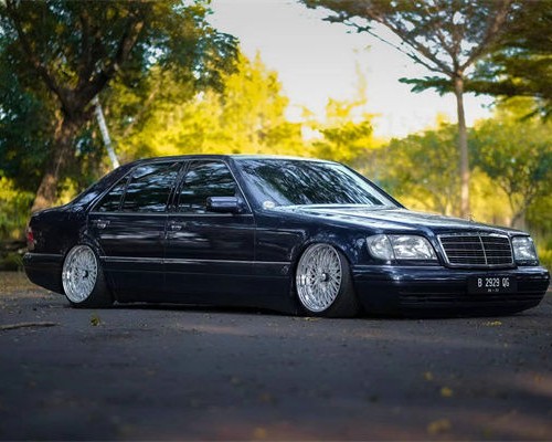 Peak attitude Mercedes-Benz S lowered avant-garde fashion