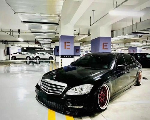 Basement shooting Mercedes-Benz S320 lowered domineering side leakage