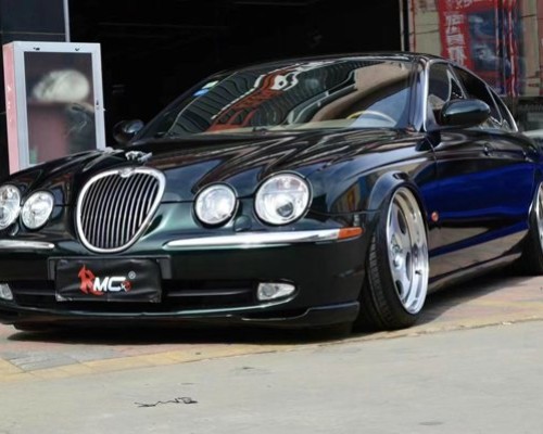 Years have created Jaguar S-type lowered to reproduce the style of the year