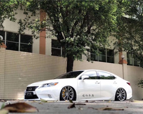 Trendy Lexus ES lowered Discover the most beautiful style