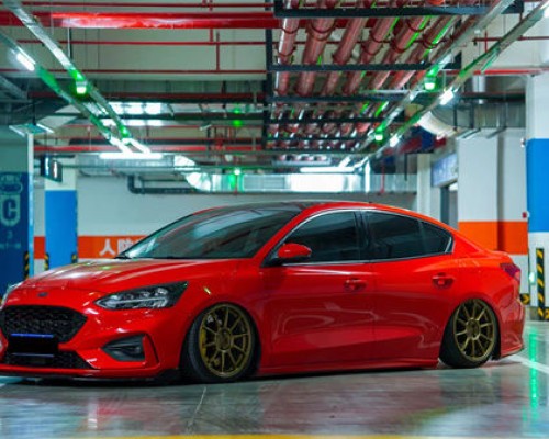 Basement shooting Ford Focus MK4 lowered effect