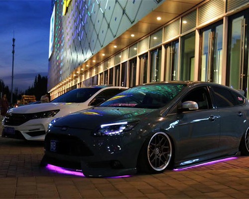 Hatchback Ford Focus MK3 lowered in love