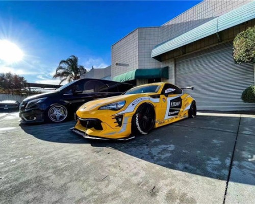 Eye-catching yellow Toyota 86 lowered attitude effect is too low