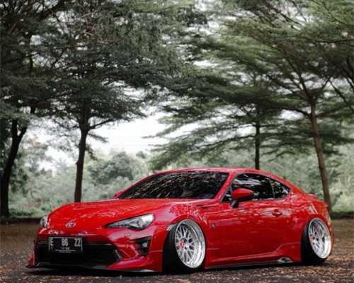 Outer eight shape Toyota 86 lowered full of personality