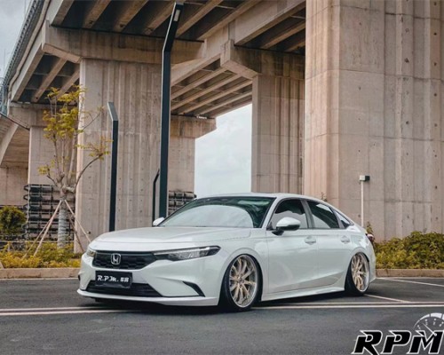 Unhindered Journey: The Perfect Combination of Honda Civic and Lowered Modification