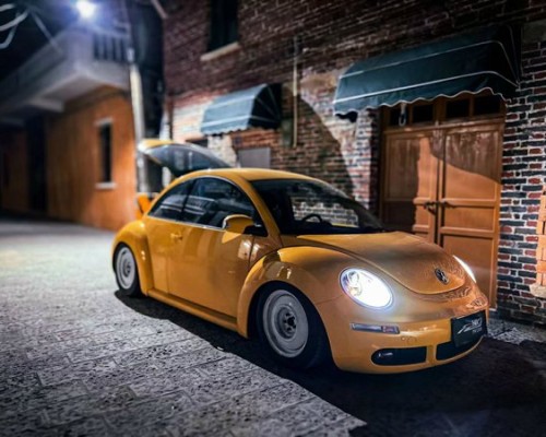 “The Art of Transformation: Lowered Volkswagen Beetle Customizations”