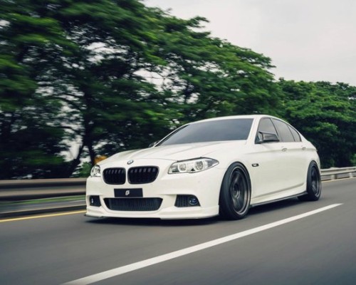 “The Lowered Elegance: BMW F18 Customization”