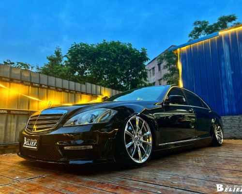 The Mercedes-Benz S-Class W221 Lowered: Elevating Elegance with a Sporty Edge