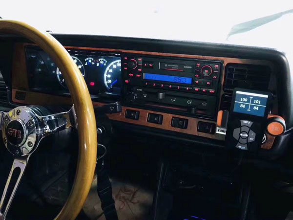 Touring version Volkswagen Santana lowered colorful