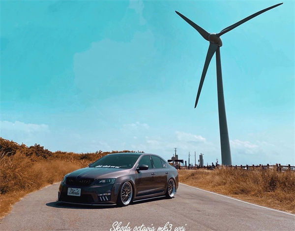Taiwan Skoda Octavia lowered is charming
