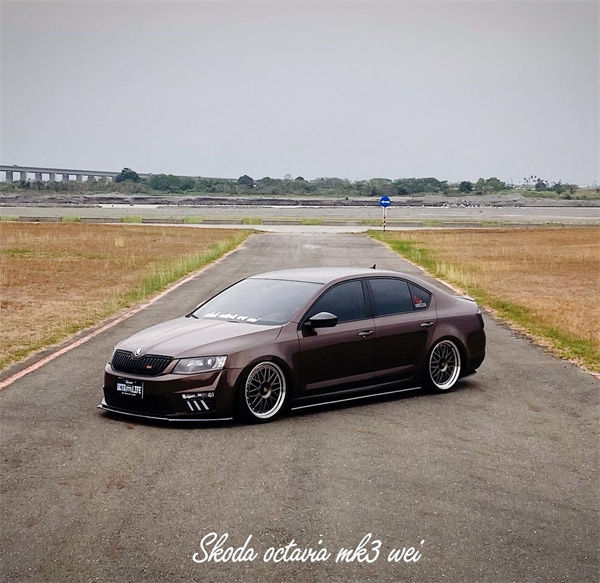 Taiwan Skoda Octavia lowered is charming